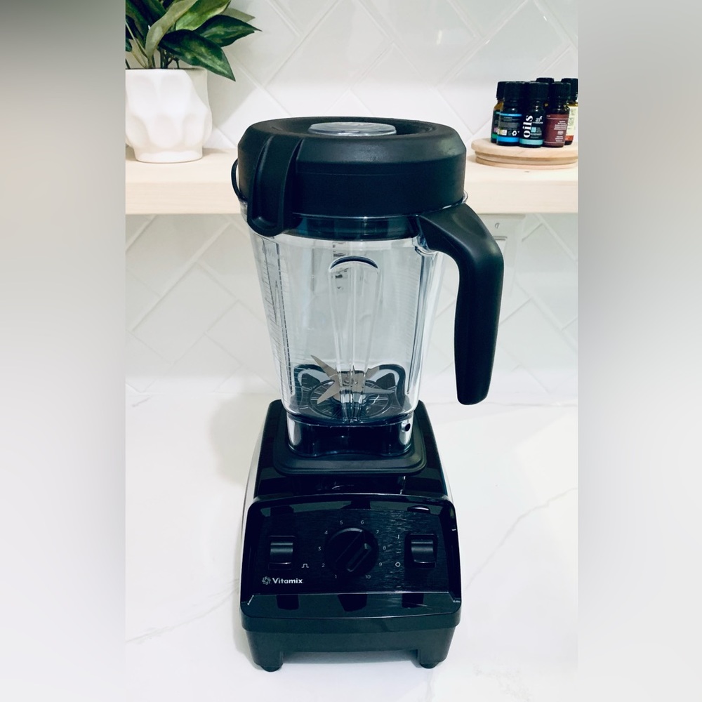 Vitamix E320 Explorian- 64oz Low Profile Container + base + tamper